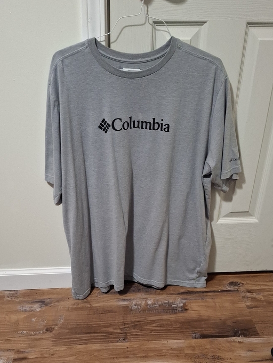 Columbia Other - Columbia Men's Light Gray Short-Sleeve Logo Tee
